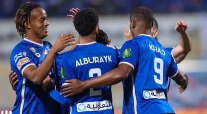 الهلال يُنهي الشوط الأول متقدمًا بثلاثية