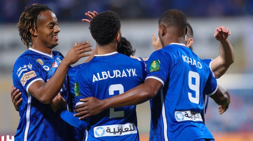 الهلال يُنهي الشوط الأول متقدمًا بثلاثية