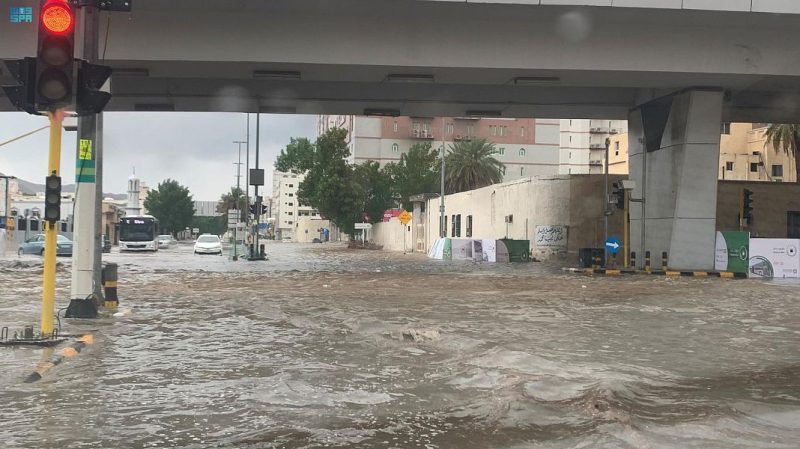 الدفاع المدني: تشكيل لجان لحصر أضرار أمطار مكة