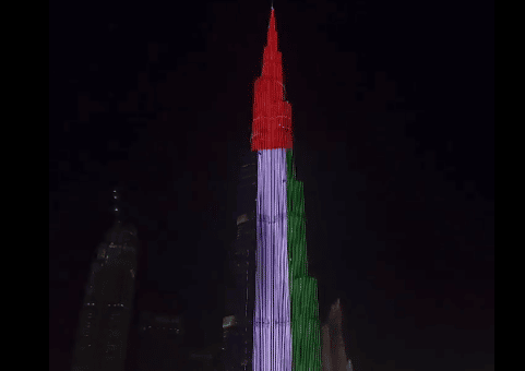 ألوان العلم الإماراتي تزين برج خليفة