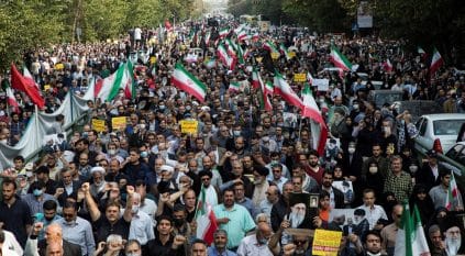 تصاعد الغضب في إيران ورئيسي يتوعد بمزيد من القمع 