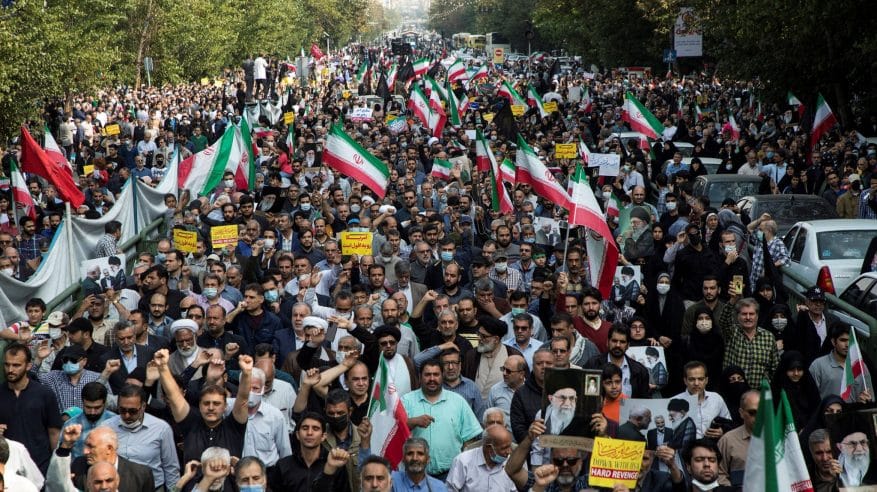 تصاعد الغضب في إيران ورئيسي يتوعد بمزيد من القمع 