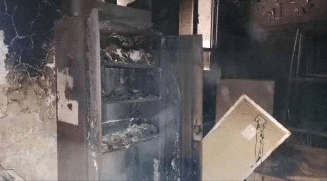 ميليشيا الحوثي تحرق مدرسة بسبب خلافات في المناهج!