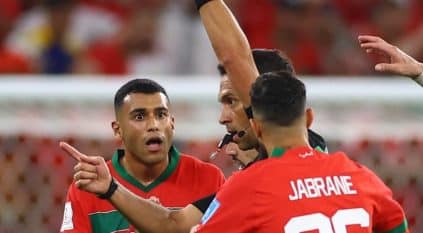 7 بطاقات حمراء للعرب بكأس العالم