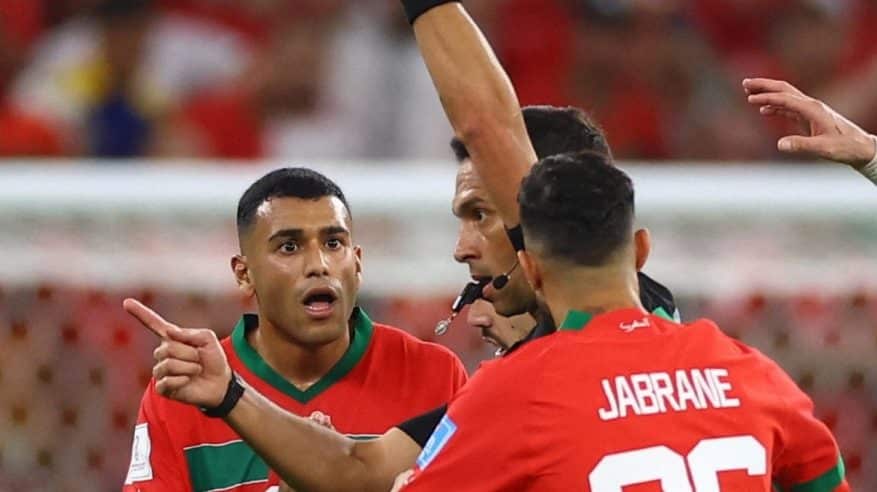 7 بطاقات حمراء للعرب بكأس العالم