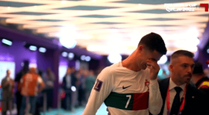 كريستيانو رونالدو يبكي بعد الإطاحة بـ البرتغال