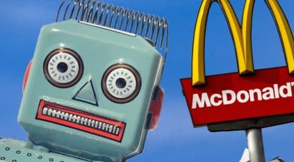 لقطات لأول فروع ماكدونالدز يعتمد بالكامل على الروبوتات