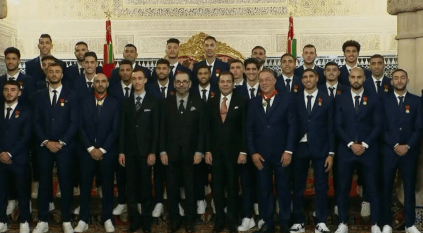 ملك المغرب يستقبل بعثة المنتخب بعد الإنجاز التاريخي بكأس العالم