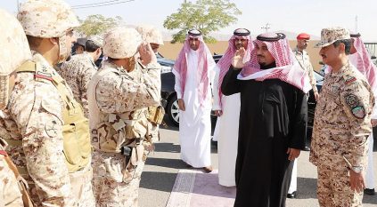 نائب أمير نجران يتفقد وحدات وآليات لواء الملك عبدالعزيز الآلي