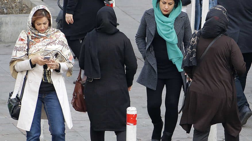 كاميرات بشوارع إيران لمراقبة ملابس النساء