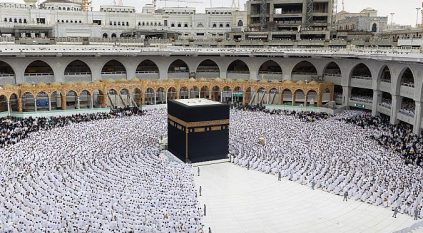 لقطات روحانية من المسجد الحرام وأكثر من نصف مليون مصلٍّ بالجمعة