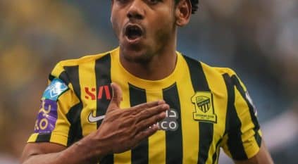 الاتحاد يضع قدمًا في نهائي السوبر بثنائية في النصر بالشوط الأول