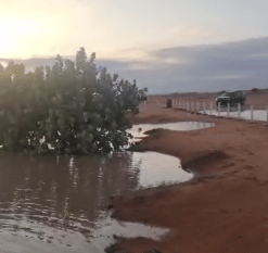 لقطات لجريان السيول جراء الأمطار الغزيرة بمنطقة الرياض