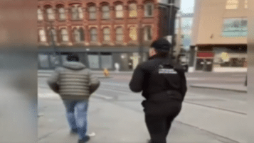 بريطاني يكشف خداع الشرطة لمقيم سعودي في إنجلترا
