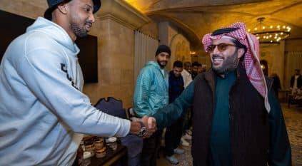 لقطات من استضافة تركي آل الشيخ لـ نجوم فريق موسم الرياض