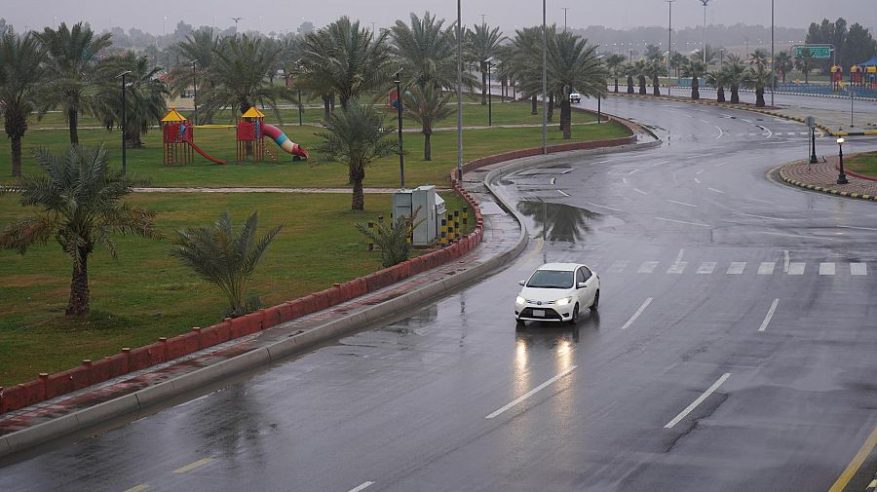 مشاهد جمالية لـ الضباب بمدينة عرعر