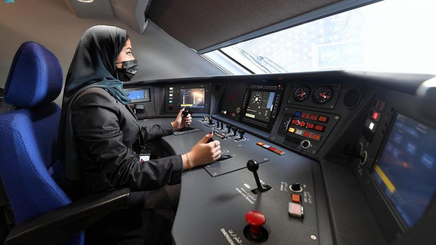تأهيل 32 سعودية لقيادة قطار الحرمين السريع: خدمة الحجاج دافعنا