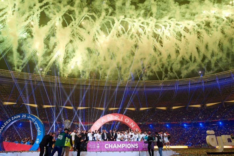 تتويج منتخب العراق باحتفالات خليجي 25
