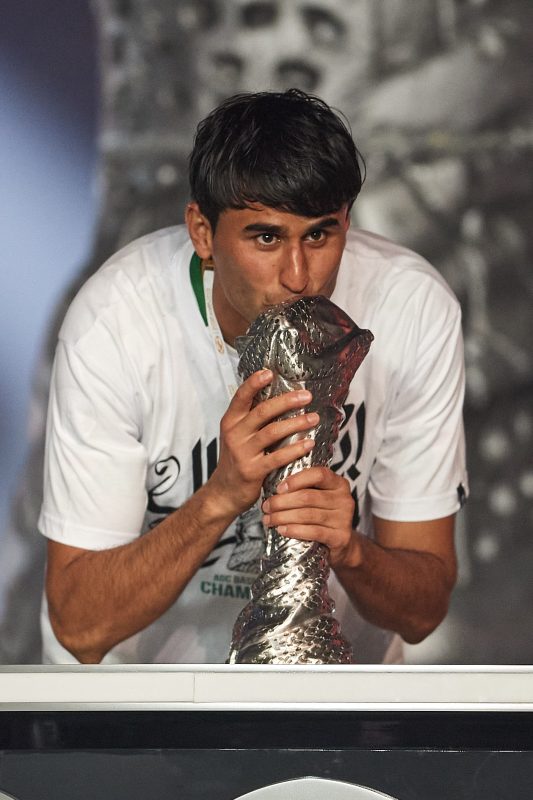 تتويج منتخب العراق باحتفالات خليجي 25