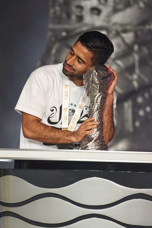 تتويج منتخب العراق باحتفالات خليجي 25
