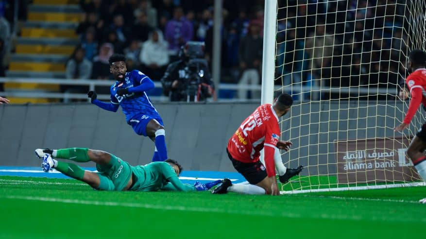 ترتيب دوري روشن بعد تعادل الهلال والرائد