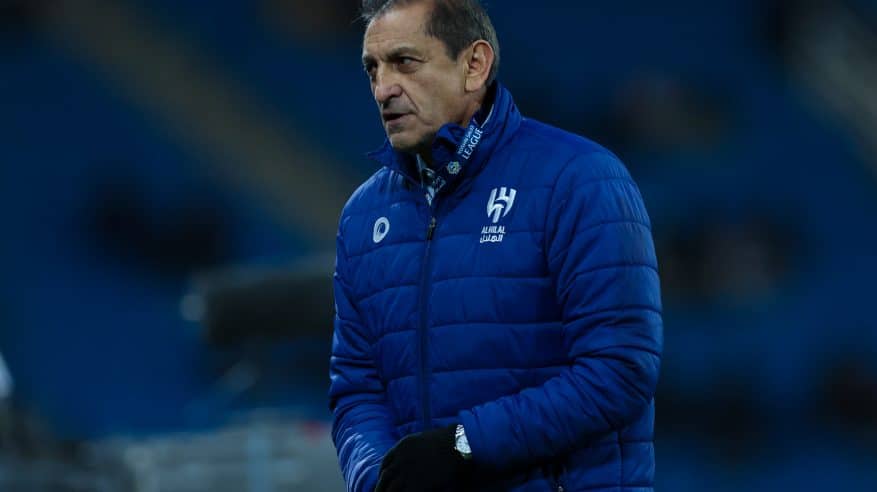 رامون دياز باقٍ في الهلال