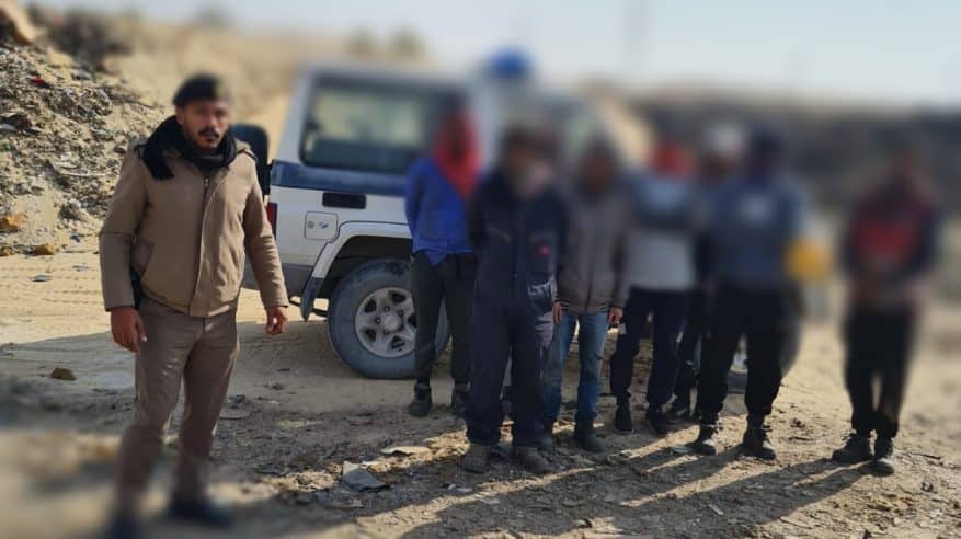 ضبط عمالة مخالفة تجمع وتفرز النفايات في بقيق