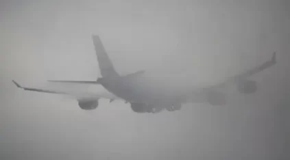 فوضى في مطار هيثرو بعد إلغاء 100 رحلة بسبب الضباب 
