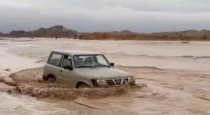 عبور مجاري السيول فعل متهور نهايته الخسارة والغرامة