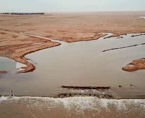 لقطات لـ جريان سيل وادي الرمة لليوم الـ 15 على التوالي