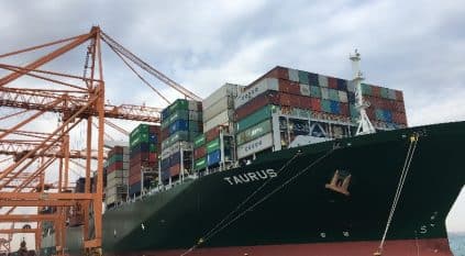 خدمة ملاحية جديدة تربط ميناء الجبيل التجاري بـ 11 ميناءً عالميًا