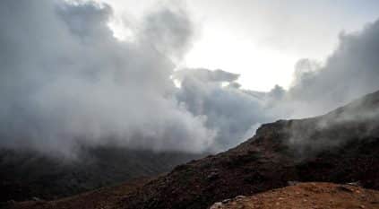 الضباب يُزين جبل اللوز وتوقعات بتساقط الثلوج مساء اليوم