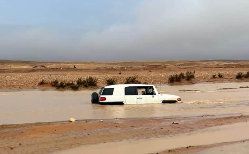 فريق إنجاد يحذر من الخروج إلى الصحراء بعد هطول الأمطار
