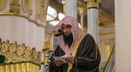 خطيب المسجد النبوي: من حق الجار ألا تخونه في أهله