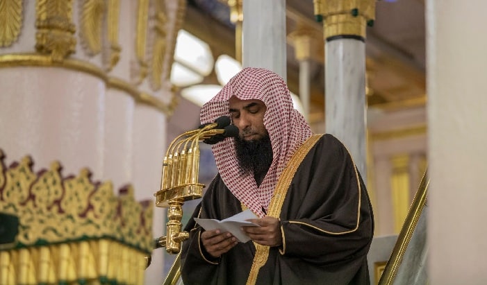 خطيب المسجد النبوي: من حق الجار ألا تخونه في أهله