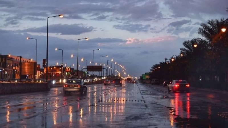 توقعات بأمطار غزيرة على الرياض والشرقية ورفع التنبيه إلى تحذير