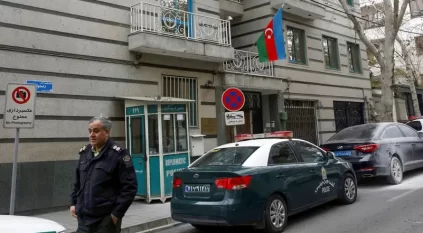 أذربيجان تجلي دبلوماسيها من إيران