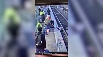 مشردة تدفع طفلة على قضبان القطار