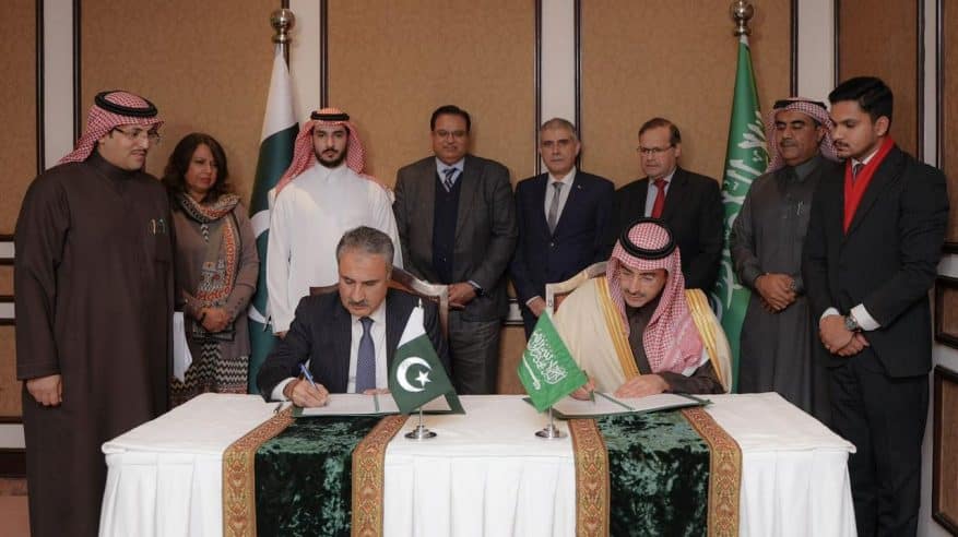 السعودية تدعم اقتصاد باكستان بـ مليار دولار