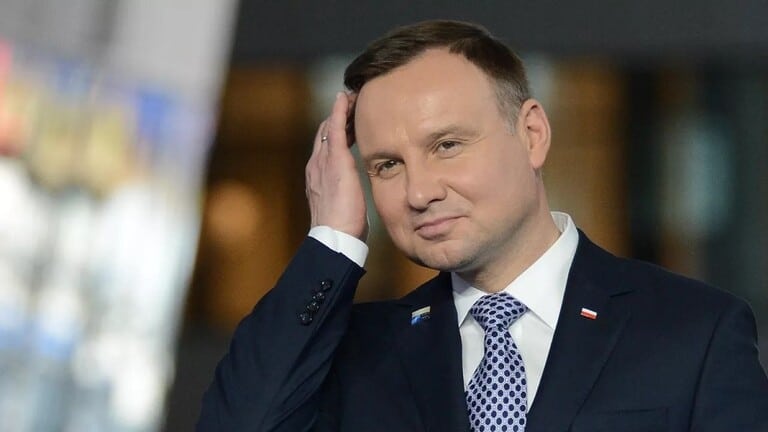 إقالة مدير مكتب رئيس بولندا بعد تمريره مكالمة صانعي المقالب الروسيين