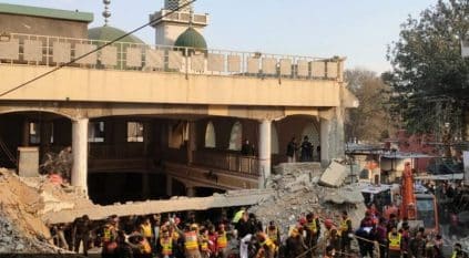 ارتفاع عدد قتلى انفجار مسجد بيشاور في باكستان إلى 100 شخص
