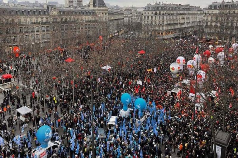 اشتباكات بين الشرطة والمحتجين في فرنسا