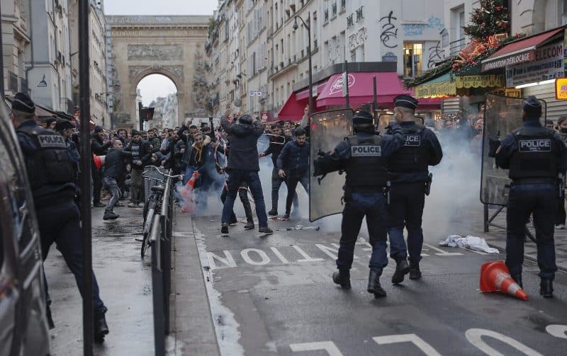 اشتباكات بين الشرطة والمحتجين في فرنسا