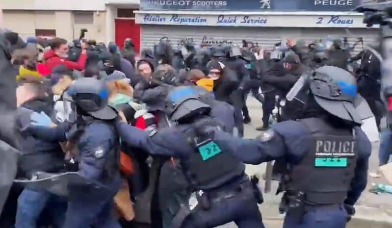 اشتباكات عنيفة بين الشرطة والمحتجين في فرنسا