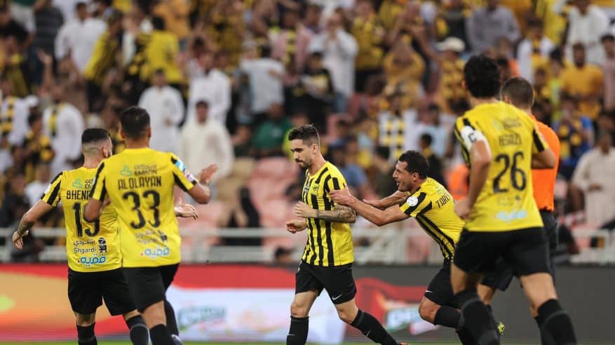 الاتحاد يتقدم على الفيحاء بثلاثية في الشوط الأول