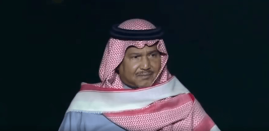 لقطات لتأثر الفنان محمد عبده أثناء تكريمه بجائزة التميز الإعلامي