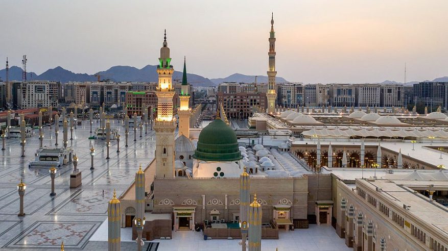 المسجد النبوي يتهيأ لاستقبال المصلين في آخر جمعة قبل مغادرة الحجاج