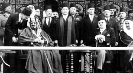 لقطات نادرة من زيارة الملك عبدالعزيز وأبنائه لمصر قبل 76 عامًا