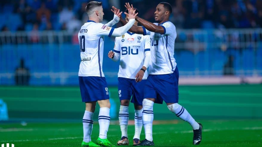 الجماهير تطالب برفع الإيقاف عن الهلال