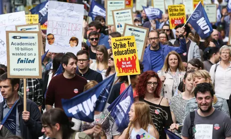 بريطانيا تشهد إضراب 100 ألف معلم 